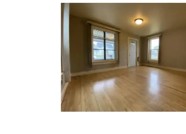 Property at 905 Water St, Eau Claire, WI, 54703, 4 beds, 1 bath, [object Object]