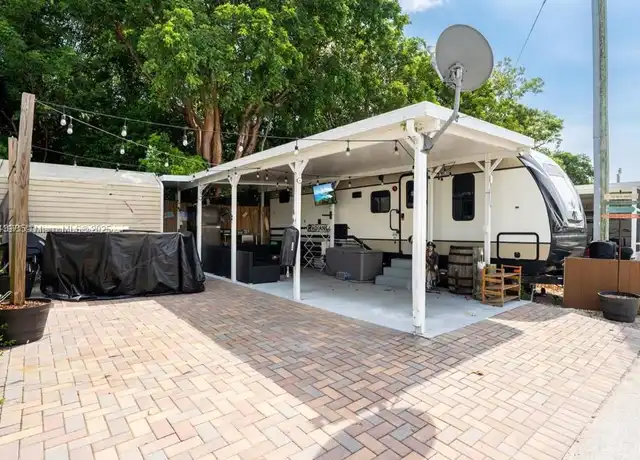 Property at 325 Calusa St #118, Key Largo, FL, 33037, 2 beds, 1 bath, [object Object]