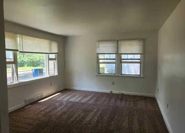 Property at 1309 Jefferson Ct, Eau Claire, WI, 54701, 3 beds, 1 bath, [object Object]