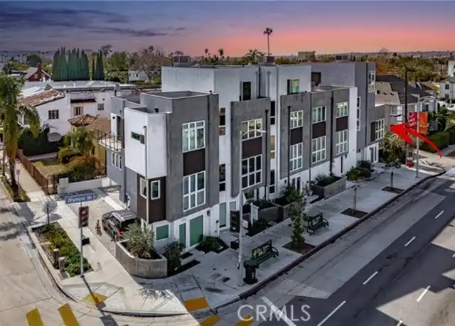 Property at 5508 W Olympic Blvd, Los Angeles, CA, 90036, 2 beds, 2.5 baths, [object Object]