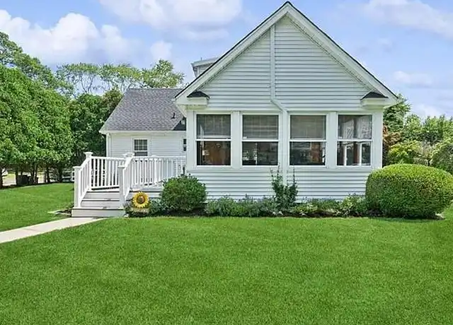 Property at 25 Squiretown Rd, Hampton Bays, NY, 11946, 4 beds, 2 baths, [object Object]