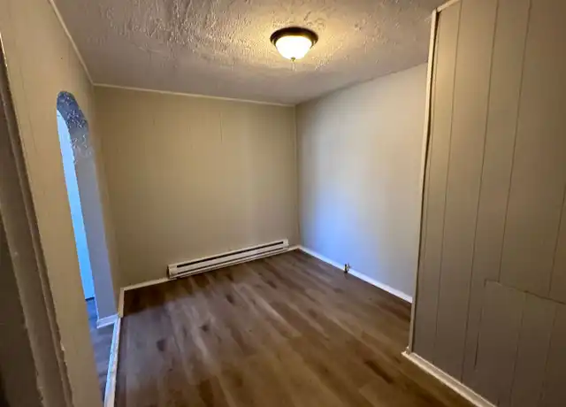 Property at 202 E 13th St Unit 1, Anderson, IN, 46016, 2 beds, 1 bath, [object Object]