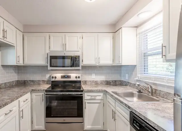 Photo of 45 Oakdale St, Attleboro, MA 02703