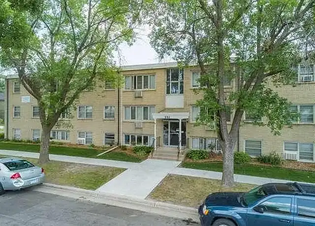 Property at View Street Apartments - 550 View St, Saint Paul, MN, 55102, 1 bed, 1 bath, [object Object]
