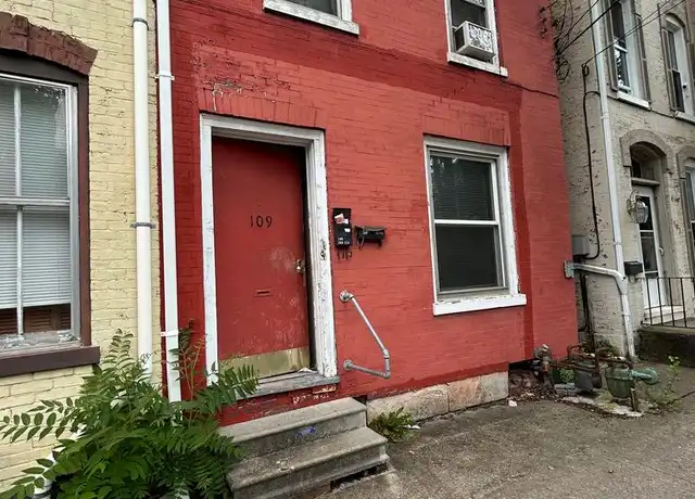 Property at 109 N Arch St Unit 1, Milton, PA, 17847, 1 bed, 1 bath, [object Object]