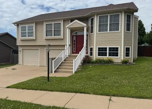 Property at 3 Hidden Valley Cir, Davenport, IA, 52804, 3 beds, 2.5 baths, [object Object]