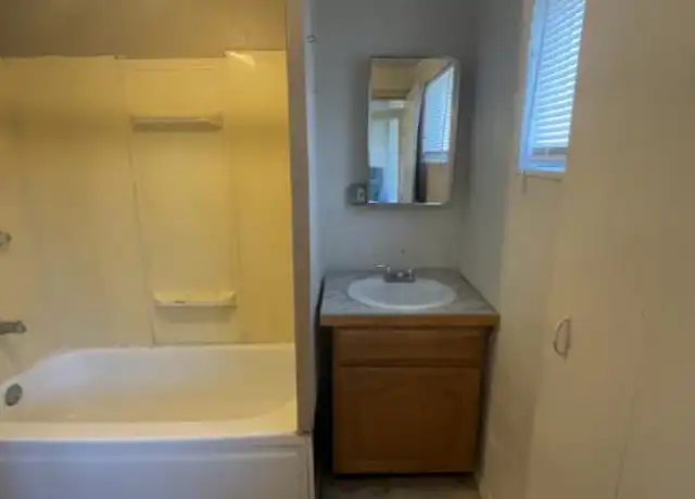 Property at 325 7th Ave S Unit 4, Buhl, ID, 83316, 1 bed, 1 bath, [object Object]