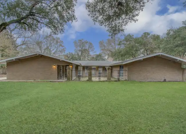 Property at 809 Brook Hollow Dr, Conroe, TX, 77385, 6 beds, 3 baths, [object Object]