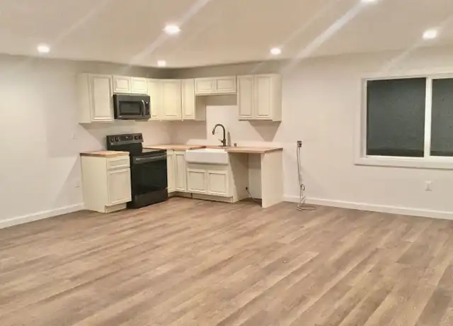 Property at 9938 SW Terwilliger Blvd Unit C, Portland, OR, 97219, 2 beds, 1 bath, [object Object]