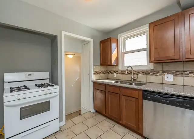 Property at 21511 Kenyon Dr, Maple Heights, OH, 44137, 3 beds, 1 bath, [object Object]