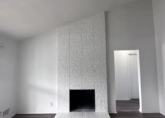 Property at 1801 Bashford Manor Ln Unit 5, Louisville, KY, 40218, 2 beds, 1 bath, [object Object]
