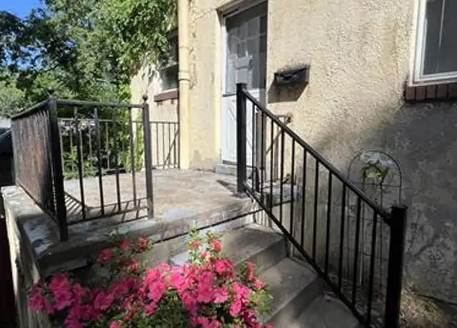 Property at 112 1/2 Shepherd Ave, Charleston, WV, 25303, 1 bed, 1 bath, [object Object]