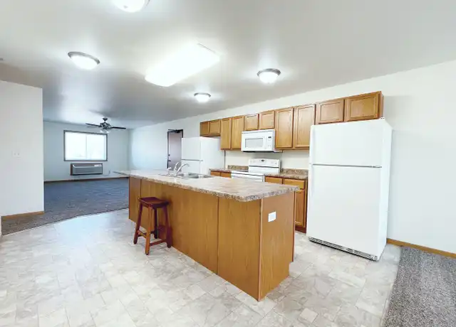 Property at Beaver Suites - 816 10th Ave NW, Minot, ND, 58703, 4 beds, 2 baths, [object Object]