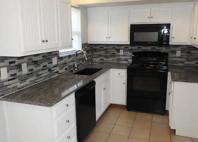 Property at 620 N Hocker Ave Unit B, Independence, MO, 64050, 3 beds, 2.5 baths, [object Object]