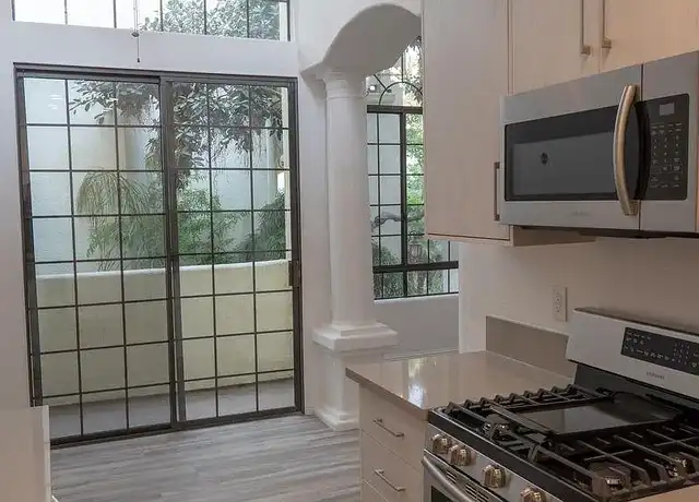 Property at 3815 McLaughlin Ave, Los Angeles, CA, 90066, 0-1 beds, 1 bath, [object Object]