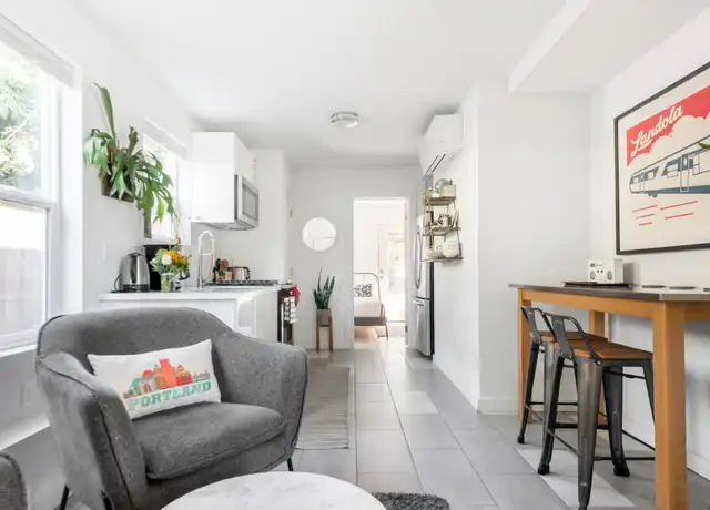 Property at 6824 N Catlin Ave Unit B, Portland, OR, 97203, 1 bed, 1 bath, [object Object]