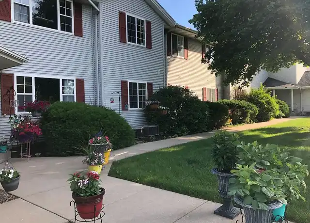 Property at 1004-1040 Riverbend Dr - Portfolio - 1004 Riverbend Dr, Hartford, WI, 53027, 1-2 bed, 1-2 bath, [object Object]