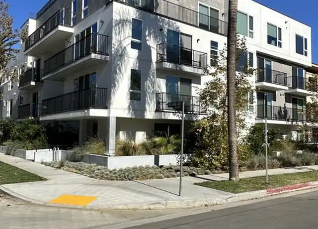Property at 4806 Sylmar Ave Unit 302, Sherman Oaks, CA, 91423, 3 beds, 2.5 baths, [object Object]