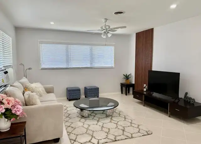 Property at 23 NE 19th Ave, Pompano Beach, FL, 33060, 1 bed, 1 bath, [object Object]