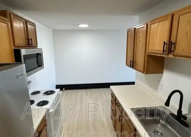 Property at 215 E Arbor Ave, Bismarck, ND, 58504, 2 beds, 1 bath, [object Object]
