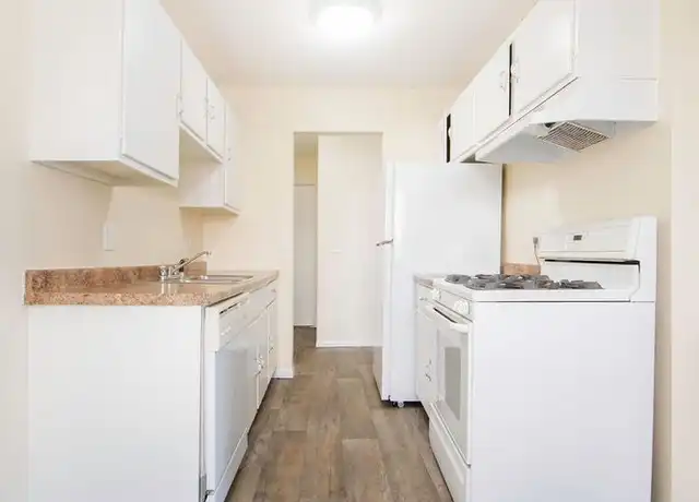Property at Bay Pointe Apartments - 840 3rd Ave, Excelsior, MN, 55331, 1 bed, 1 bath, [object Object]
