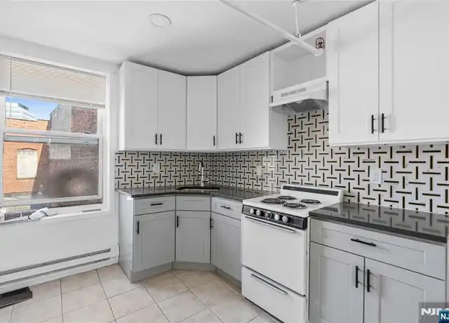 Property at 275 Main St Unit 4-4, Paterson, NJ, 07505, 2 beds, 1 bath, [object Object]