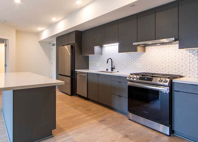 Photo of 5620 De Longpre Ave, Los Angeles, CA 90028