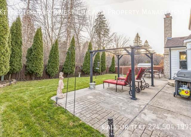 Photo of 324 Chesapeake Ln, Bloomingdale, IL 60108