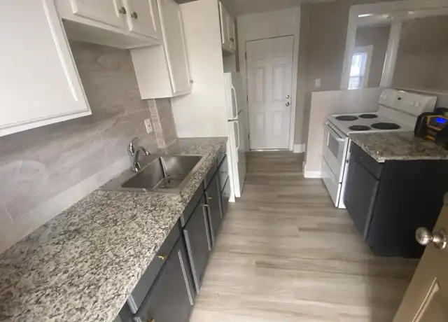 Property at 293 Manchester St Unit 293-2, Manchester, NH, 03103, 2 beds, 1 bath, [object Object]