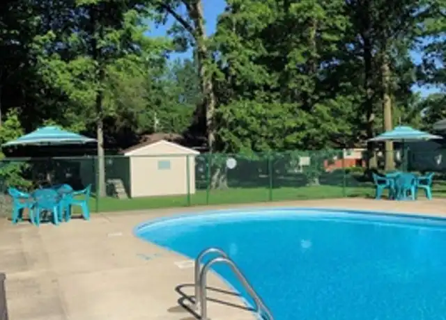 Property at 300 Maplewood Dr Unit 300-06, Cortland, OH, 44410, 2 beds, 1 bath, [object Object]