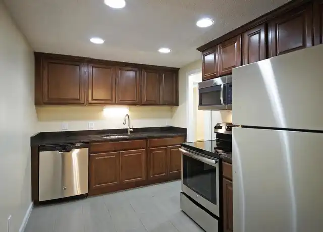 Property at 110 Waterbury Ct Unit 116, Westland, MI, 48186, 2 beds, 1 bath, [object Object]