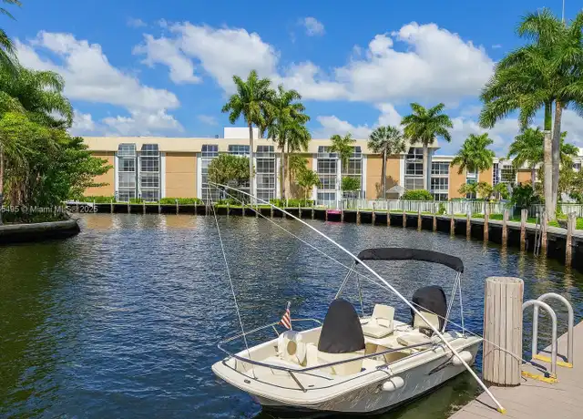 Property at 3050 NE 16th Ave #103, Oakland Park, FL, 33334, 2 beds, 2 baths, [object Object]