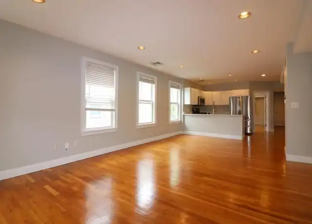 Property at 40 Middle St, Boston, MA, 02127, 3 beds, 1 bath, [object Object]