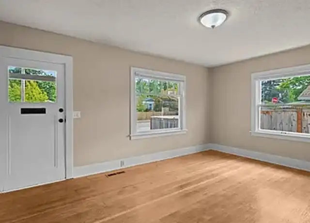 Property at 8316 SE Raymond Ct Unit A, Portland, OR, 97266, 2 beds, 1 bath, [object Object]