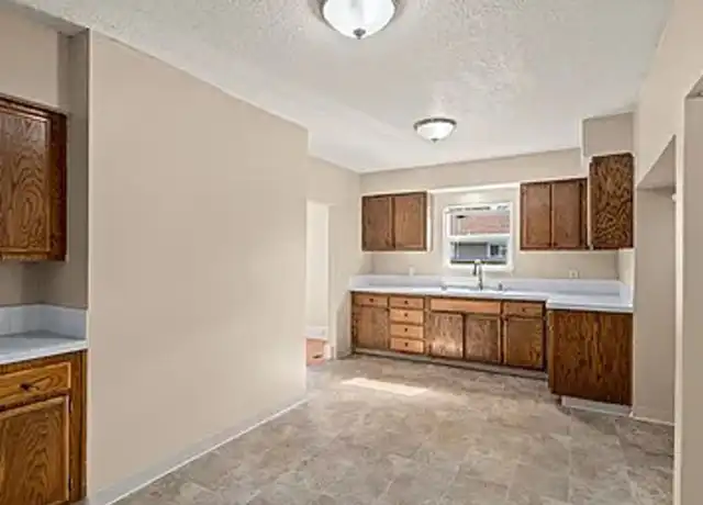 Property at 8316 SE Raymond Ct Unit A, Portland, OR, 97266, 2 beds, 1 bath, [object Object]