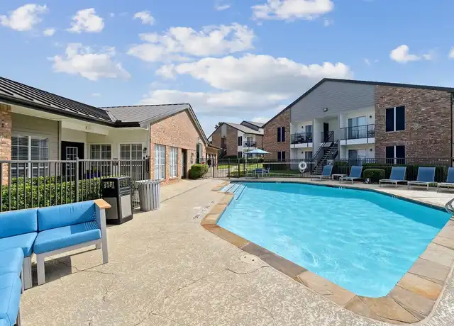 Property at Oaks of Denton - 425 Bernard St, Denton, TX, 76201, 1 bed, 1 bath, [object Object]