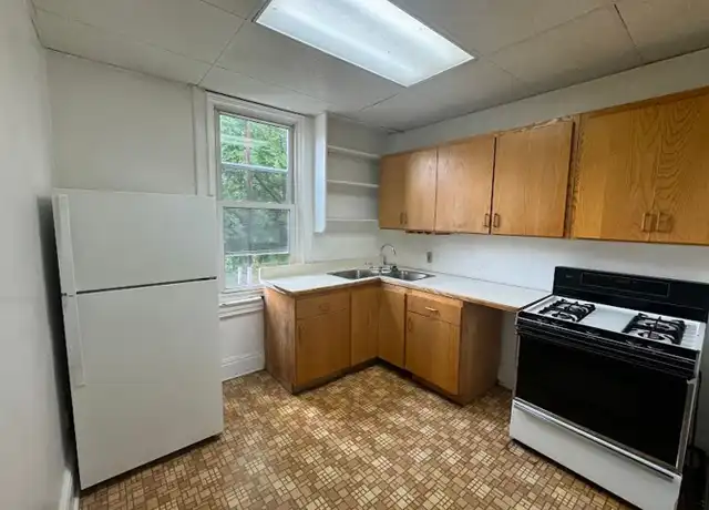 Property at 5526 Howe St Unit 3rd Floor, Pittsburgh, PA, 15232, 2 beds, 1 bath, [object Object]