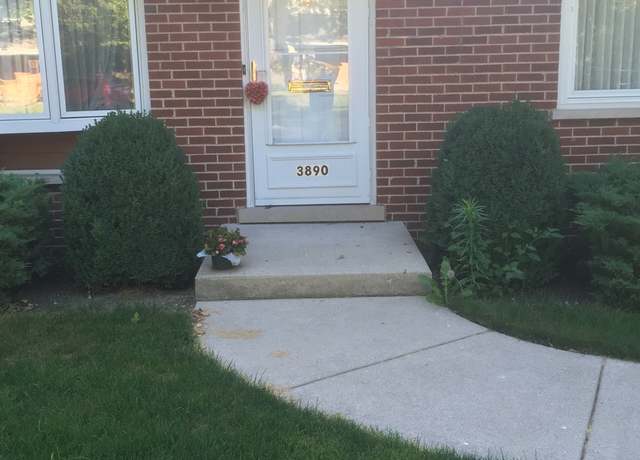 Photo of 3890 Gregory Dr, Northbrook, IL 60062