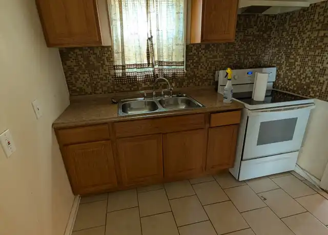 Property at 5475 Hollywood Ave, Maple Heights, OH, 44137, 3 beds, 1 bath, [object Object]