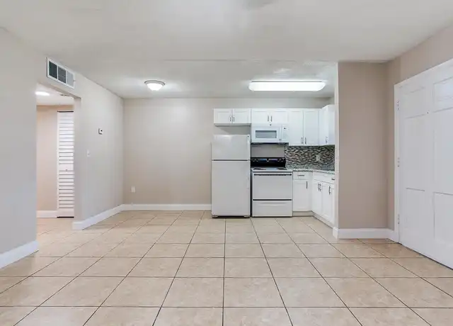 Property at Greenbriar Apartments - 4310 W North B St, Tampa, FL, 33609, 1 bed, 1 bath, [object Object]