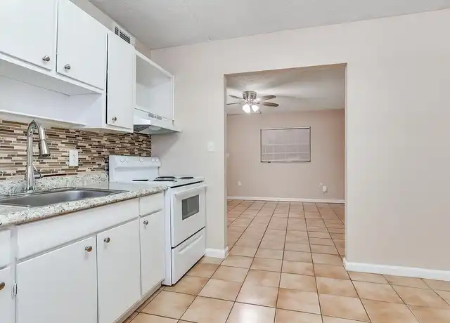 Property at Greenbriar Apartments - 4310 W North B St, Tampa, FL, 33609, 1 bed, 1 bath, [object Object]