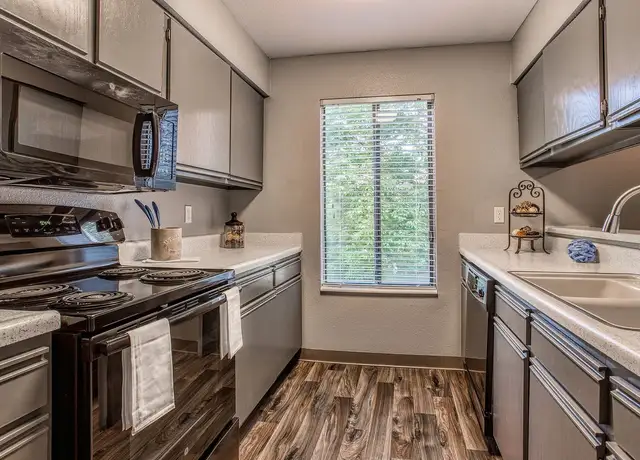 Photo of 8000 Perry St, Overland Park, KS 66204