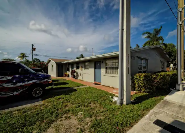 Property at 2723 Griffin Rd Unit 1, Fort Lauderdale, FL, 33312, 2 beds, 1 bath, [object Object]
