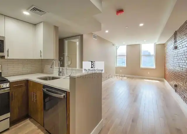 Property at 2614 Hoyt Ave S Unit 2R, Queens, NY, 11102, 1 bed, 1 bath, [object Object]