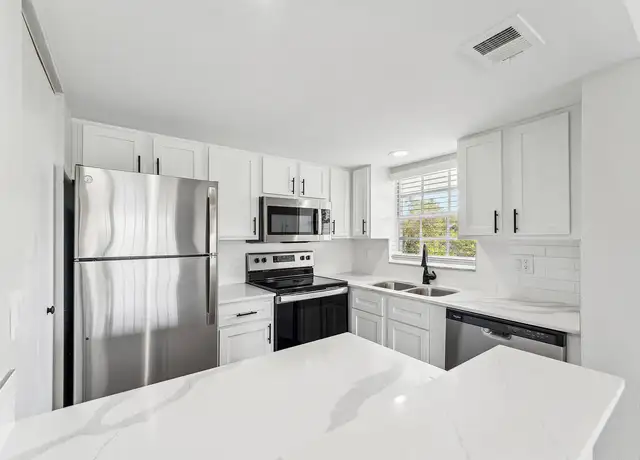 Photo of 1601 Red Cedar Dr, Fort Myers, FL 33907
