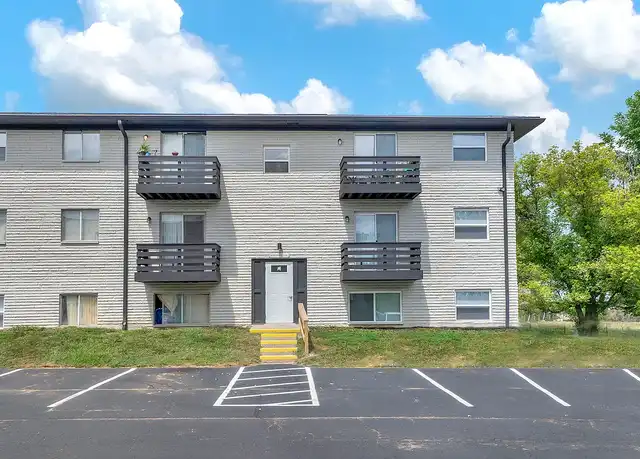 Property at Pleasant Creek Apartments - 2832 E County Line Rd, Indianapolis, IN, 46227, 1 bed, 1 bath, [object Object]