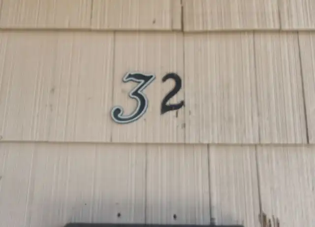 Property at 32 Myers Ct, Medford, OR, 97501, 2 beds, 1 bath, [object Object]