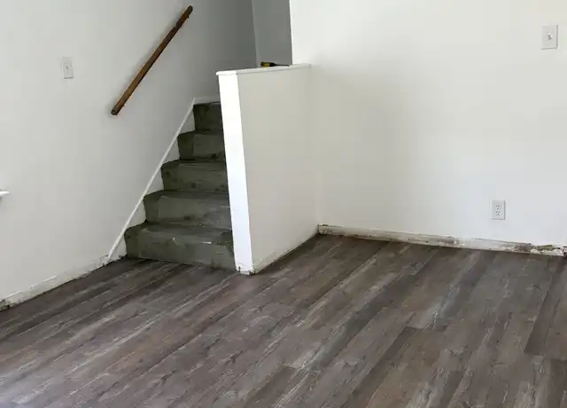 Property at 906 E 17th Ave, Columbus, OH, 43211, 3 beds, 1 bath, [object Object]