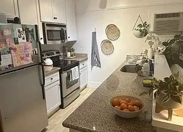 Photo of 200 Coggins Dr, Pleasant Hill, CA 94523