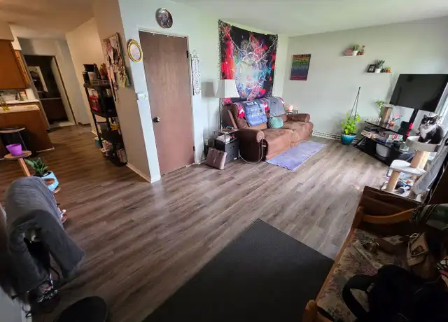 Property at 2805 Thomas Dr Unit B1, Eau Claire, WI, 54701, 2 beds, 1 bath, [object Object]